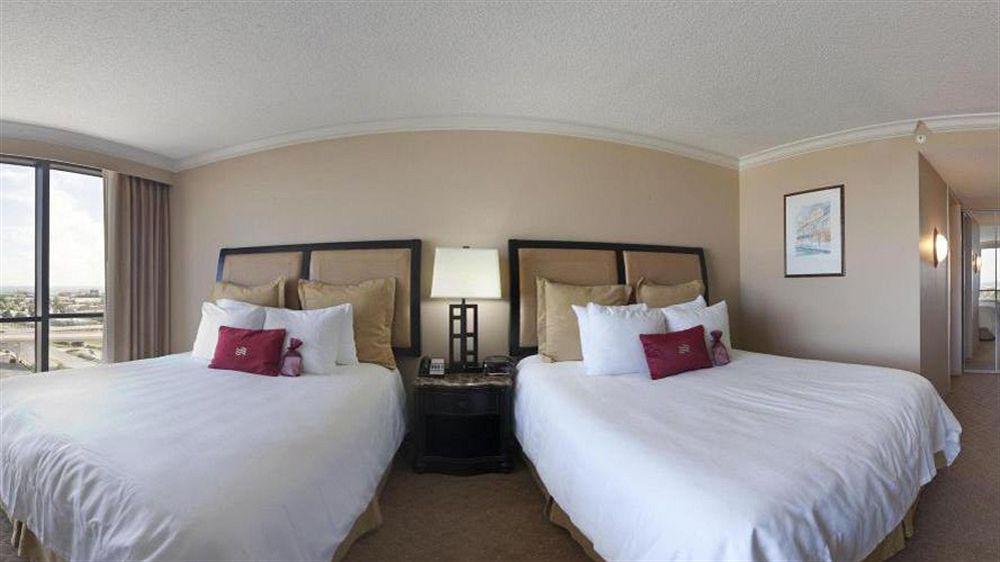 Hotel Crowne Plaza Pensacola Grand Exterior foto