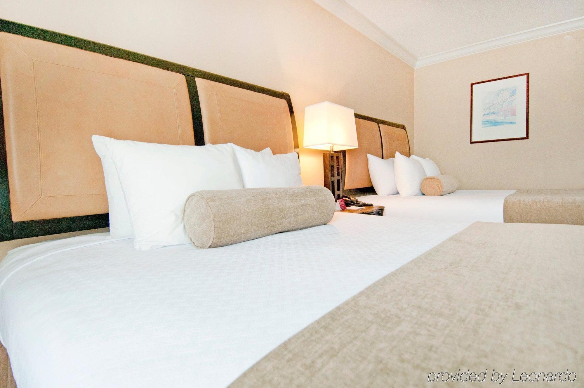 Hotel Crowne Plaza Pensacola Grand Exterior foto